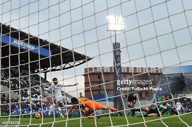 Robin Quaison of Palermo scores the opening goal during the Serie A match between US Sassuolo and US Citta di Palermo at Mapei Stadium - Citta' del...