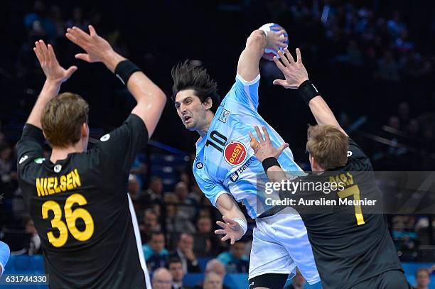 Federico Vieyra of Argentina shoots during the 25th IHF Men's World Championship 2017 match between Argentina and Sweden at Accorhotels Arena on...