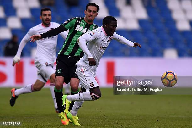 Carlos Embalo of Palermo is challenged by Alberto Aquilani of Sassuolo during the Serie A match between US Sassuolo and US Citta di Palermo at Mapei...