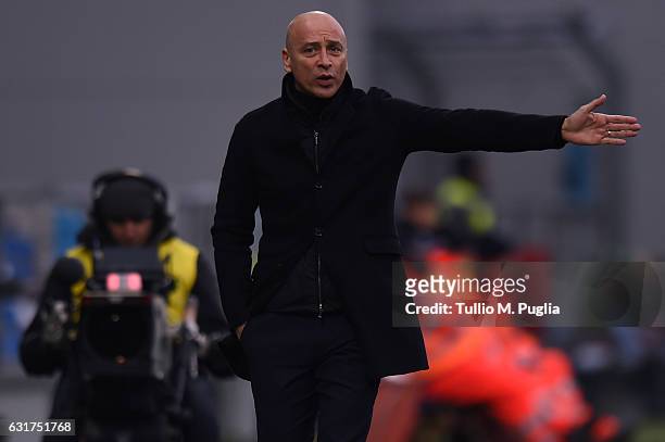 Head coach Eugenio Corini of Palermo issues instructions during the Serie A match between US Sassuolo and US Citta di Palermo at Mapei Stadium -...