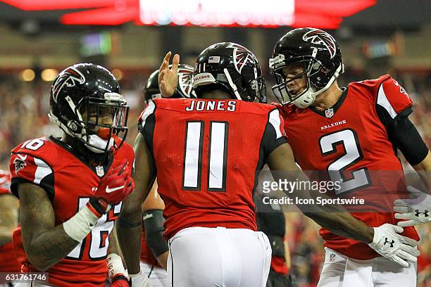 Atlanta Falcons quarterback Matt Ryan celebrate a Atlanta Falcons wide receiver Julio Jones touchdown during the NFC Divisional Playoff game between...