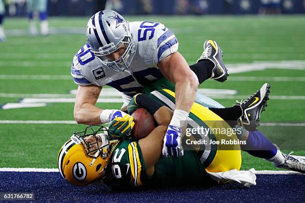 Richard Rodgers of the Green Bay Packers scores a touchdown past Sean Lee of the Dallas Cowboys in the first half during the NFC Divisional Playoff...