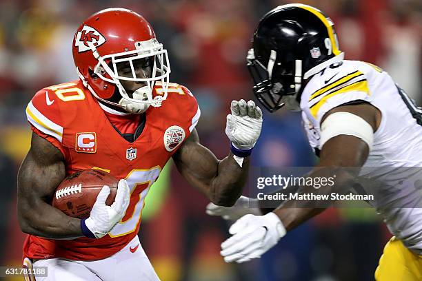 Wide receiver Tyreek Hill of the Kansas City Chiefs tries turnover avoid the tackle attempt of inside linebacker Vince Williams of the Pittsburgh...