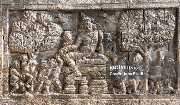 candi mendut, sculptural detail - bas reliëf stockfoto's en -beelden