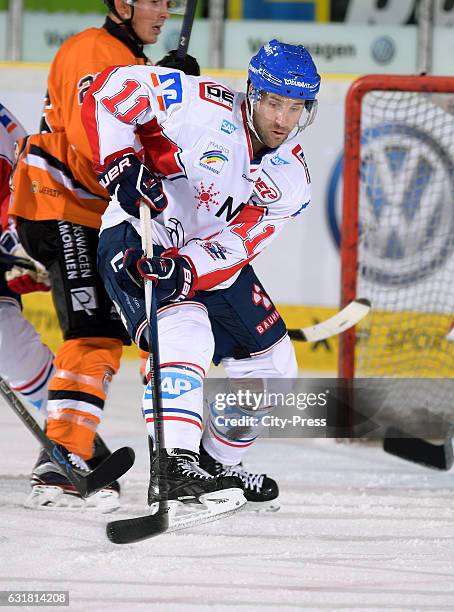 Andrew Joudrey of the Adler Mannheim during the action shot on September 25, 2016 in Wolfsburg, Germany.