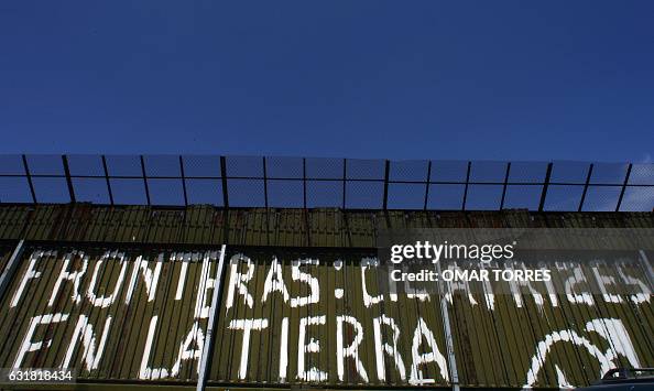 MEXICO-US BORDER IMMIGRANTS MEXICO-US BORDER IMMIGRANTS