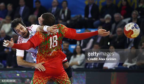 Zlatko Horvat of Croatia throws the ball past br8 of Belarus during the 25th IHF Men's World Championship 2017 match between Croatia and Belarus at...