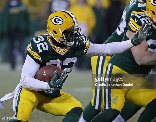 Christine Michael of the Green Bay Packers runs against the New York Giants at Lambeau Field on January 8, 2017 in Green Bay, Wisconsin.