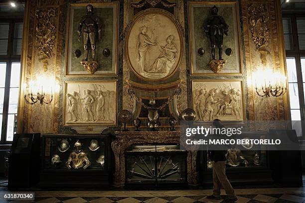 Man visits the Musei Reali at the Royal Armoury of Turin part of the Musei Reali in Turin on January 10, 2017. / AFP / MARCO BERTORELLO / RESTRICTED...