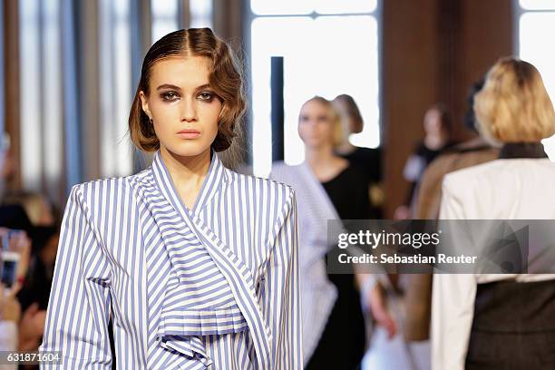 Model walks the runway at the Antonia Goy defile during the Der Berliner Mode Salon A/W 2017 at Kronprinzenpalais on January 17, 2017 in Berlin,...