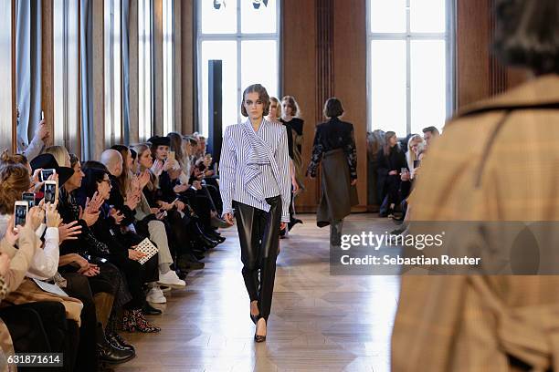 Model walks the runway at the Antonia Goy defile during the Der Berliner Mode Salon A/W 2017 at Kronprinzenpalais on January 17, 2017 in Berlin,...