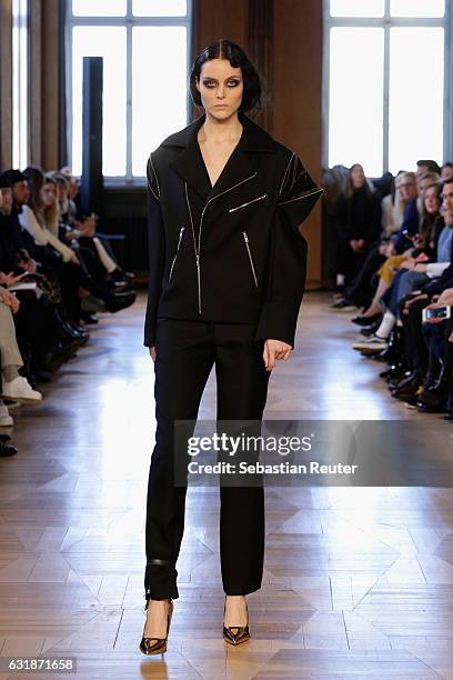 Model walks the runway at the Antonia Goy defile during the Der Berliner Mode Salon A/W 2017 at Kronprinzenpalais on January 17, 2017 in Berlin,...