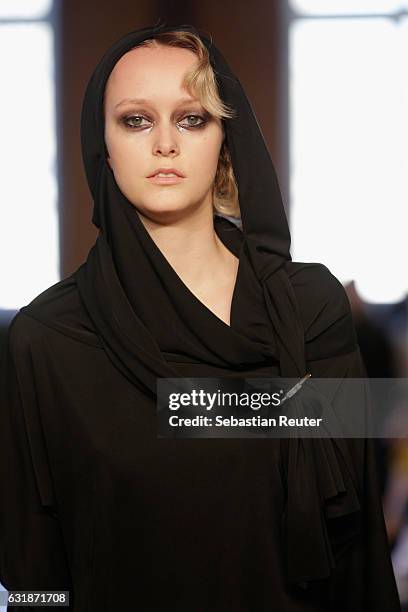 Model walks the runway at the Antonia Goy defile during the Der Berliner Mode Salon A/W 2017 at Kronprinzenpalais on January 17, 2017 in Berlin,...