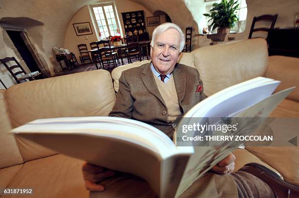 Pierre Chassaigne, président fondateur de l'agence internationale Mercure spécialisée dans la vente de châteaux, pose, le 26 mars 2008 à Neuville,...