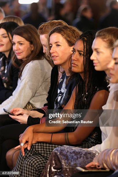 Ulrike Beck and Lary Poppins attend the Antonia Goy defile during the Der Berliner Mode Salon A/W 2017 at Kronprinzenpalais on January 17, 2017 in...