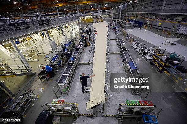 Wing Manufacturing Process 252 Airbus Wing Production In Broughton Stock Photos, High-Res Pictures ...