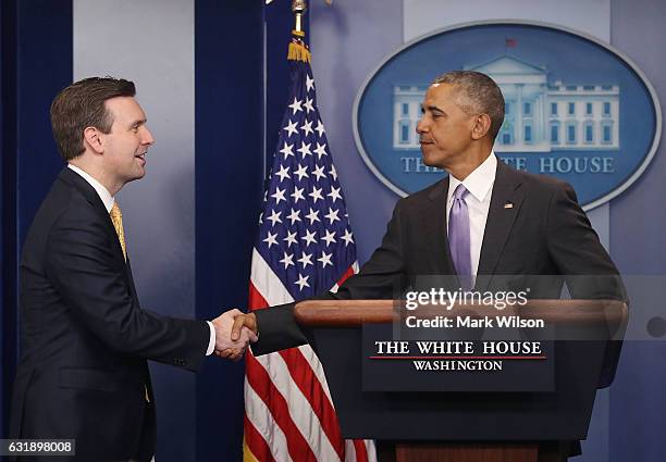 President Barack Obama shakes hands with White House Press Secretary Josh Earnest during his last briefing for the administration at the White House,...