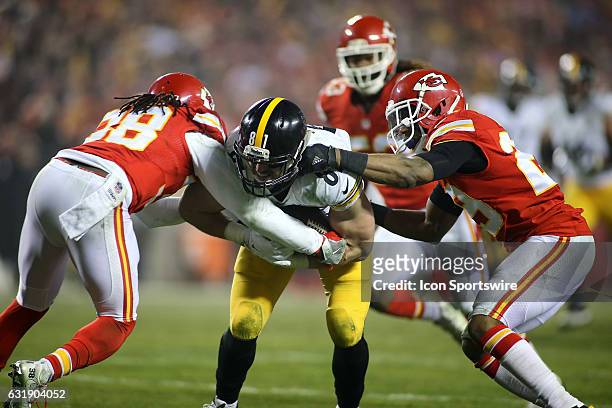 Pittsburgh Steelers tight end Jesse James is tackled by Kansas City Chiefs strong safety Eric Berry and free safety Ron Parker in the second quarter...