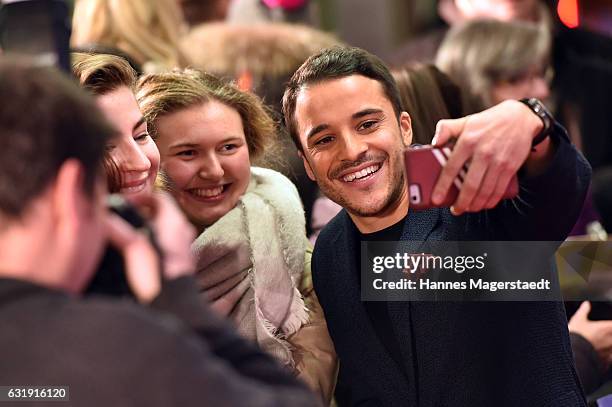 Actor Kostja Ullmann takes a selfie with a fan at the 'Mein Blind Date mit dem Leben' Munich Premiere at Mathaeser Filmpalast on January 17, 2017 in...