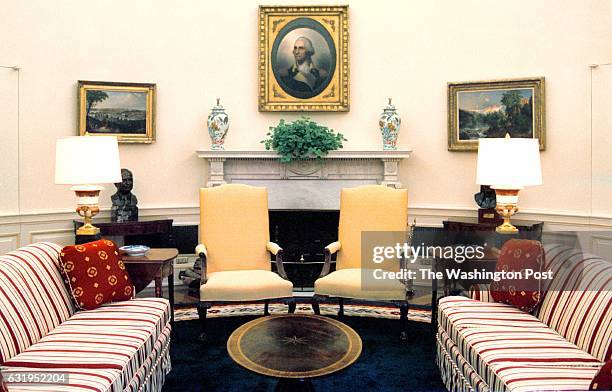 The Clinton's re-decorated the oval office. These are filers from 1993, as per Alice Kresse request. BILL O'LEARY/TWP.