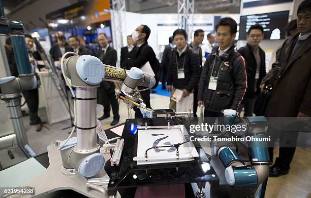Robodex Japan Robot Robodex Exhibition Photos and Premium High Res Pictures ...