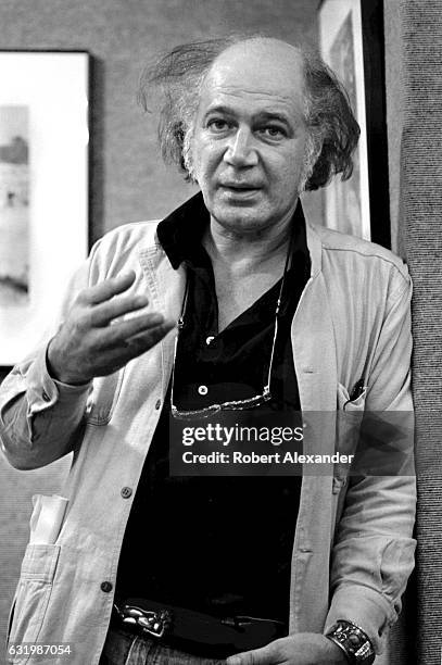 American photographer and photojournalist Eddie Adams talks with students at Daytona Beach Community College during a 1984 photography workshop at...