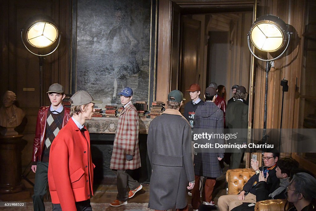 Valentino : Runway - Paris Fashion Week - Menswear F/W 2017-2018