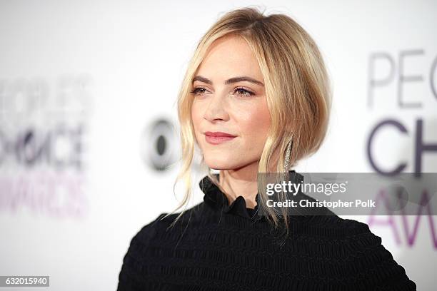 Actress Emily Wickersham attends the People's Choice Awards 2017 at Microsoft Theater on January 18, 2017 in Los Angeles, California.