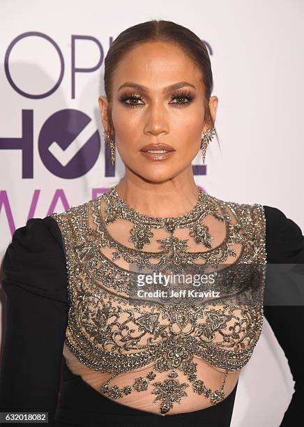 Actress/singer Jennifer Lopez attends the People's Choice Awards 2017 at Microsoft Theater on January 18, 2017 in Los Angeles, California.