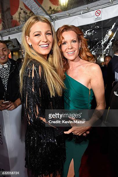 Actresses Blake Lively and Robyn Lively attend the People's Choice Awards 2017 at Microsoft Theater on January 18, 2017 in Los Angeles, California.