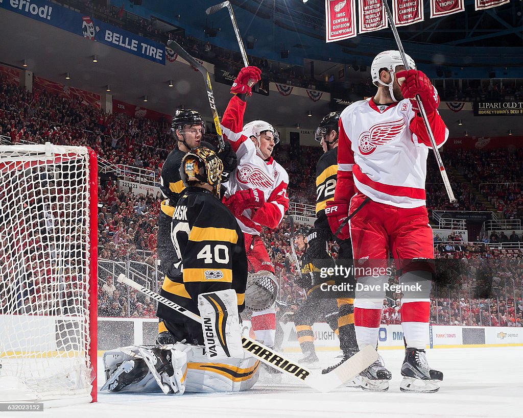 Boston Bruins v Detroit Red Wings