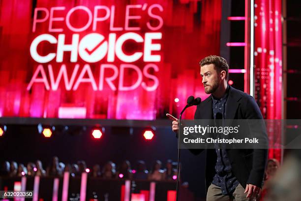 Recording artist/actor Justin Timberlake accepts Favorite Male Singer and Favorite Song for 'Can't Stop the Feeling!' onstage during the People's...