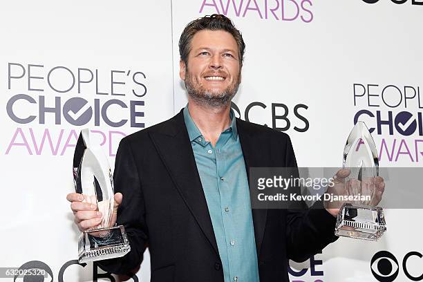 Singer/Songwriter Blake Shelton, winner of the Favorite Male Country Artist Award and Favorite Album "If I am Honest", poses with awards, backstage...