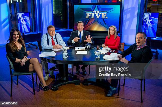 ÊFox Hosts Kimberly Guilfoyle, Bob Beckel, Eric Bolling, Dana Perino and Greg Gutfeld sit on the panel of Fox News Channel's "The Five" as pundit Bob...