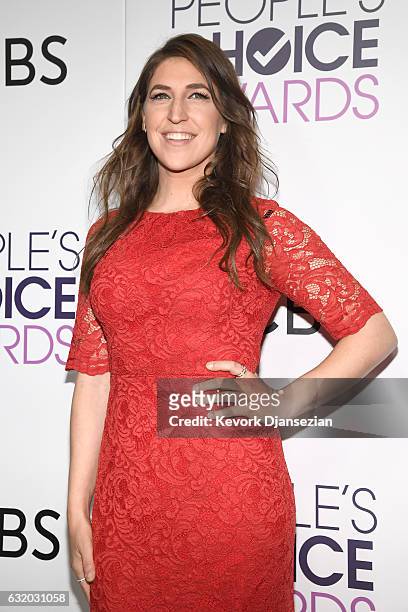Actress Mayim Bialik, winner of the Favorite TV Show Award and Favorite Network TV Comedy Award, "The Big Bang Theory", poses in the press room...