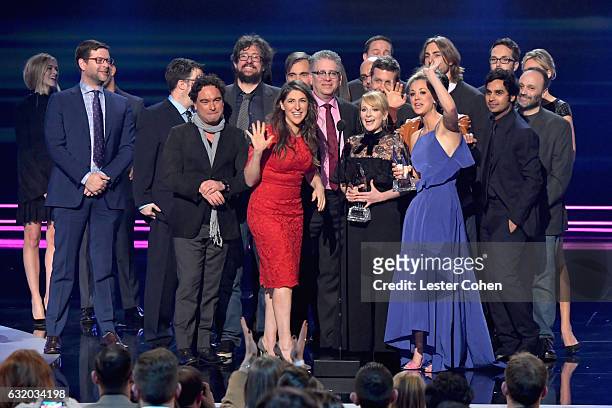 The cast and crew of 'The Big Bang Theory' accept the Favorite Network TV Comedy award onstage during the People's Choice Awards 2017 at Microsoft...