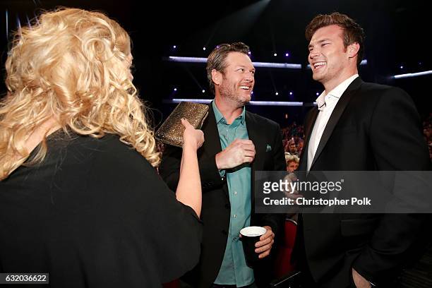 Singer Blake Shelton , and actor Derek Theler attend the People's Choice Awards 2017 at Microsoft Theater on January 18, 2017 in Los Angeles,...