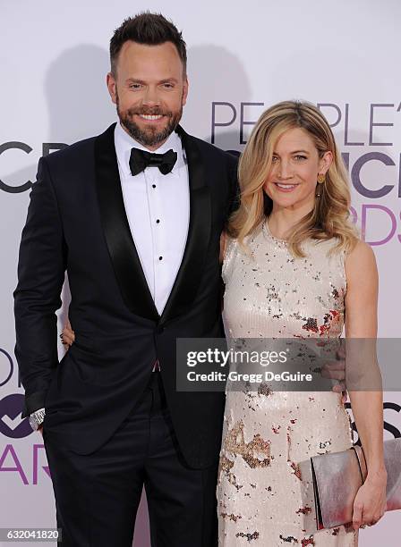 Joel McHale and Sarah Williams arrive at the 2017 People's Choice Awards at Microsoft Theater on January 18, 2017 in Los Angeles, California.