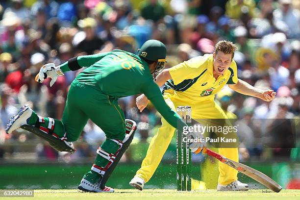 Umar Akmal of Pakistan makes his ground during game three of the One Day International series between Australia and Pakistan at WACA on January 19,...