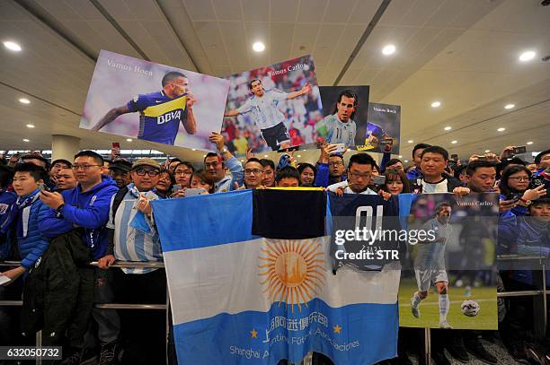 Chinese fans wait for Argentine striker Carlos Tevez's arrival at Shanghai Pudong International Airport in Shanghai on January 19, 2017. Tevez...