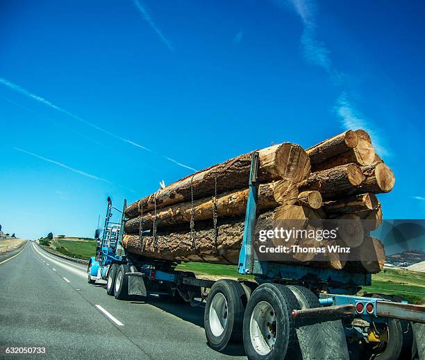 lumber truck - forstwirtschaft stock-fotos und bilder