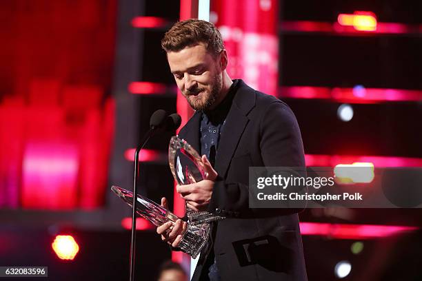 Recording artist/actor Justin Timberlake accepts Favorite Male Singer and Favorite Song for 'Can't Stop the Feeling!' onstage during the People's...