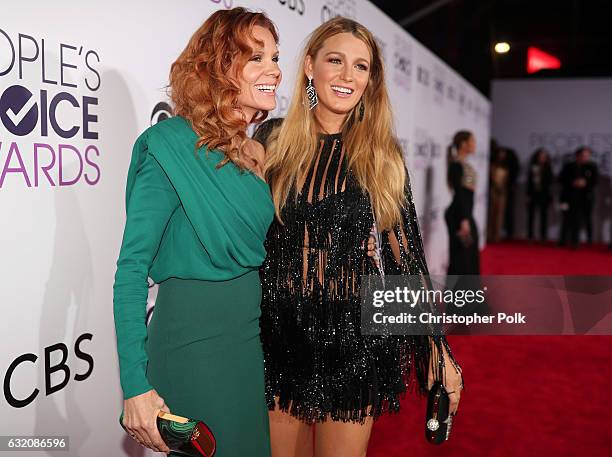 Actress Blake Lively and Robyn Lively attend the People's Choice Awards 2017 at Microsoft Theater on January 18, 2017 in Los Angeles, California.