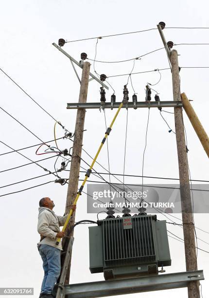 Cable Snapping 59 Cable Snapping Stock Photos, High-Res Pictures, and Images - Getty ...