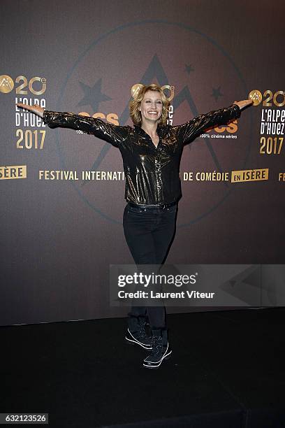 Actress Alexandra Lamy attends "Sous le Meme Toit" Photocall during tne 20th L'Alpe D'Huez International Film Festival on January 19, 2017 in Alpe...