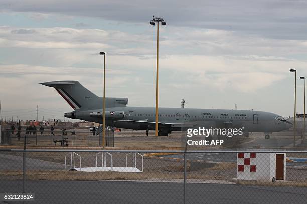 View of the Mexican Air Force plane which is allegedly carrying Joaquin Guzman Loera aka "El Chapo Guzman" at the International Airport in Ciudad...