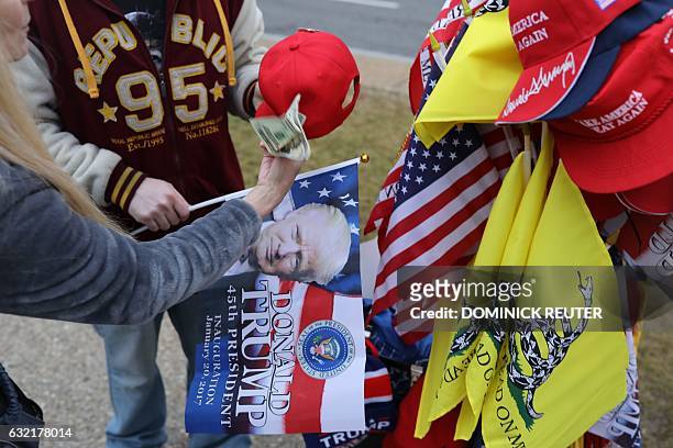 Supporters of US President-elect Donald Trump arrive on the National Mall for the presidential inauguration on January 20 in Washington, DC. / AFP /...