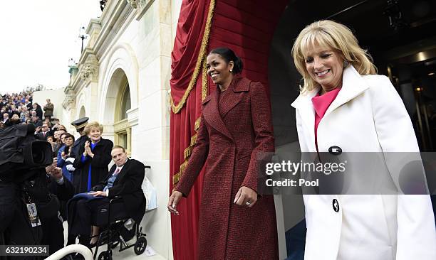 First Lady Text Jill Biden Michelle Obama Photos and Premium High Res Pictures - Getty ...