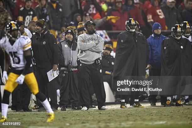 Playoffs: Pittsburgh Steelers coach Mike Tomlin on sidelines during game vs Kansas City Chiefs at Arrowhead Stadium. Kansas City, MO 1/15/2017...