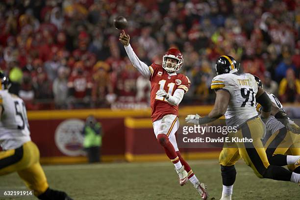 Playoffs: Kansas City Chiefs QB Alex Smith in action, passing vs Pittsburgh Steelers at Arrowhead Stadium. Kansas City, MO 1/15/2017 CREDIT: David E....